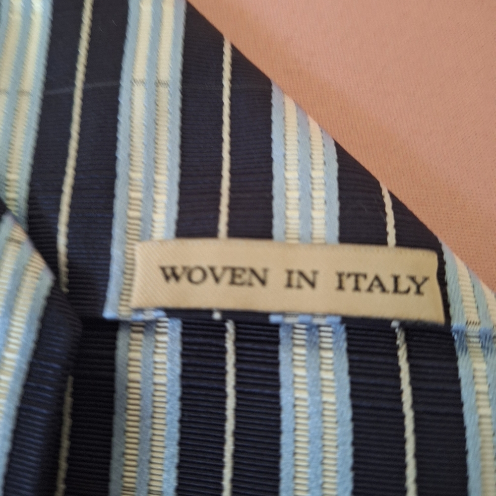 BURBERRY London!!!! Men's Tie  - Blue, Black, Gold - Picture 4 of 7
